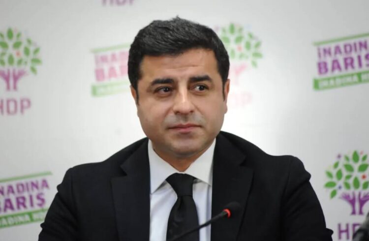 Demirtaş: Sanırım MHP, akıllıca bir muhalefet taktiğiyle AKP’yi adım atım bitiriyor!