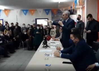 Mahir Ünal, CHP’yi suçlarken AK Partili vatandaş, ‘açım ben’ diye bağırdı