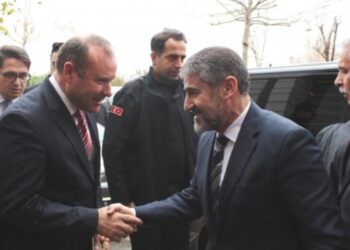 ‘Nureddin Nebati, soruları yanıtlamak yerine çocukluk anılarını anlattı!’