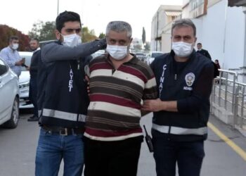 Babasını satırla öldürüp ‘oyun oynuyorduk’ demişti, cezaevinde öldü