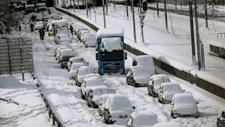 Karda mahsur kalan binlerce kişiye tazminat ödenecek