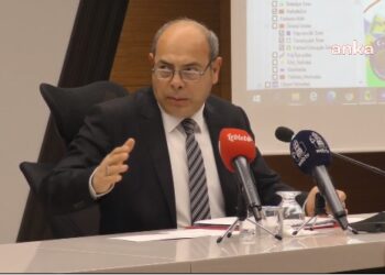 AKP’li meclis üyesi mikrofonu açık unuttu: ‘Ben devletten iş almam’