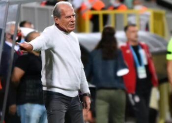 Altay’ın teknik direktörü Mustafa Denizli görevinden ayrıldı