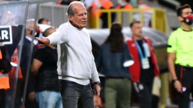 Altay’ın teknik direktörü Mustafa Denizli görevinden ayrıldı