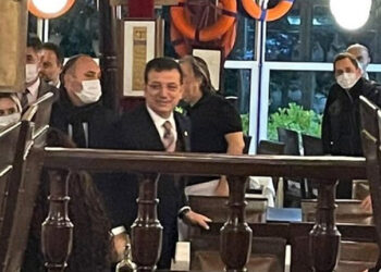 CHP’den Ömer Çelik’e: Bir fotoğraftan medet uman aciz bir partinin sözcüsüsün