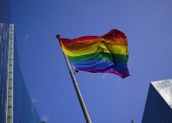 19 yaşında trans erkek oldu, şimdi tekrar kadına dönüşmeye çalışıyor