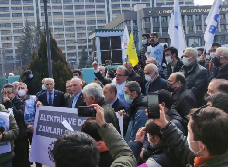 ESM Bakanlık önünde eylem yaptı, CHP milletvekilleri destek verdi: Krizin faturasını ülkeyi yağmalayanlara çıkarın