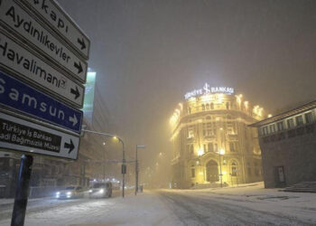 Ankara kar yağışına teslim: Mansur Yavaş uyardı