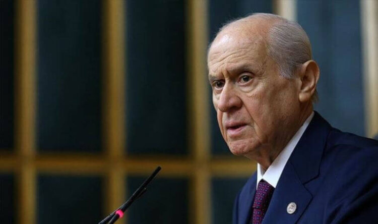 Bahçeli’den Sezen Aksu’ya: Serçeysen serçeliğini bil!
