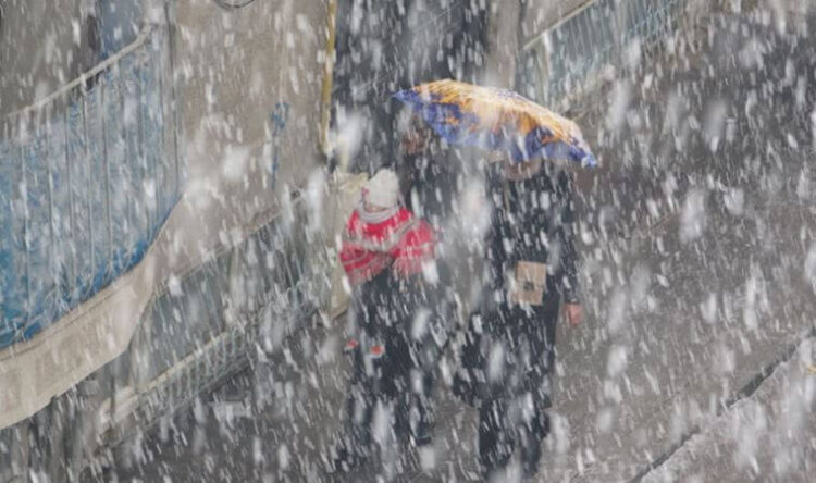 İstanbul’da kar yağışı: Yüksek kesimler beyaza büründü