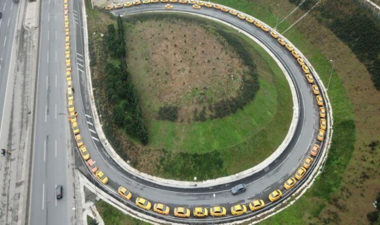 Bu da ‘zam’ kuyruğu: Taksiler cep yakacak!