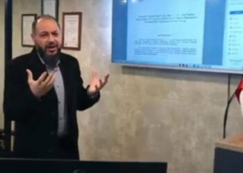 “Bizler ‘Minik serçe, balıkçı, kar’ diye oyalanırken Türkiye parsel parsel pazarlanıyor”