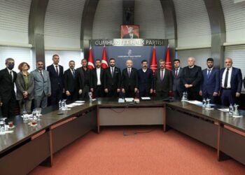 AKP’den istifa edip CHP’ye katıldılar