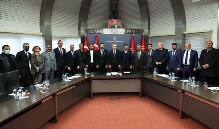 AKP’den istifa edip CHP’ye katıldılar