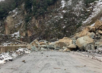 Artvin’de heyelan: 6 köy yolu ulaşıma kapandı