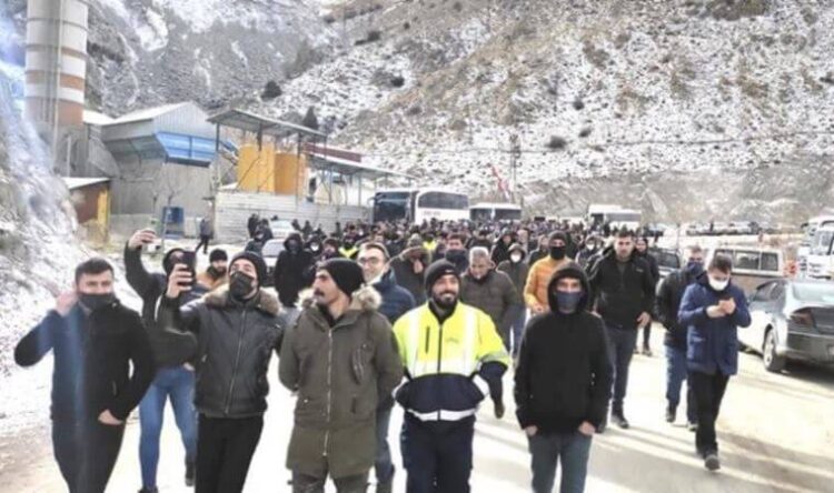 Divriği’de maden işçileri insanca çalışma talebiyle yürüyüş yaptı