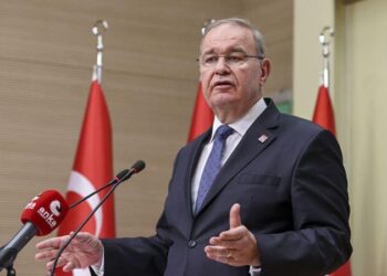 ‘Kur tabelası, Nebati Bakan’ın gözleri gibi ışıl ışıl’