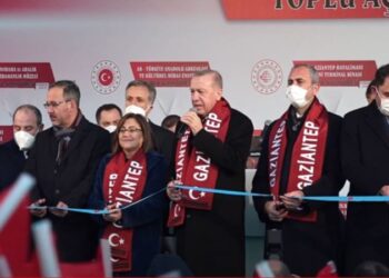 Erdoğan, Fatma Şahin’e rektörü sordu: “Çok kötü. Tam bir deli”