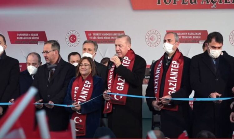 Erdoğan, Fatma Şahin’e rektörü sordu: “Çok kötü. Tam bir deli”