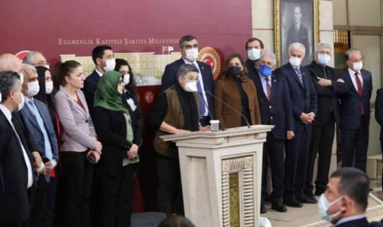 Üç parti ve TTB’den sağlıkçılar için basın toplantısı