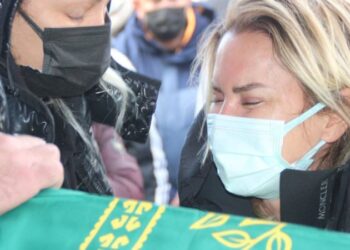 Ece Erken isim verdi, isyan etti