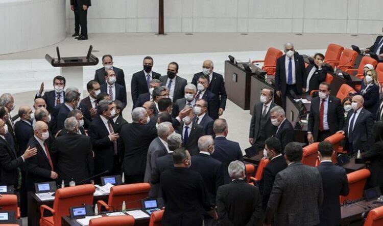 TBMM’de gergin anlar: Bunları koruyamayan devlet olmaz