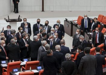 TBMM’de gergin anlar: Bunları koruyamayan devlet olmaz