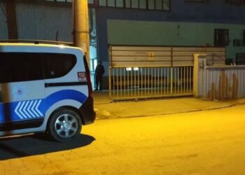 Fabrikada vahşet: Arkadaşının boğazını kesti