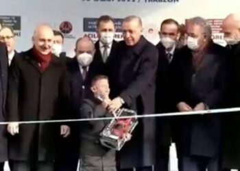 CHP Grup Başkanvekili Özel: O çocukla Soylu’nun fotoğrafı var