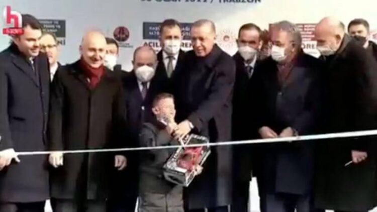 CHP Grup Başkanvekili Özel: O çocukla Soylu’nun fotoğrafı var