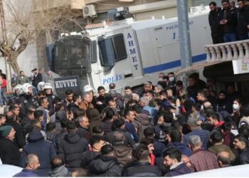 Mardin Derik’te elektrik zammı protestosuna polis müdahalesi