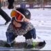 11 aylık snowboardcu sosyal medyada gündem oldu