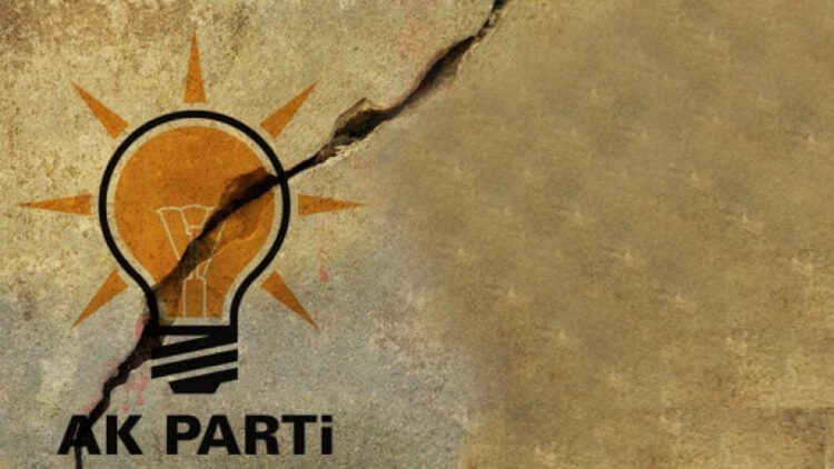AKP’de toplu istifa depremi