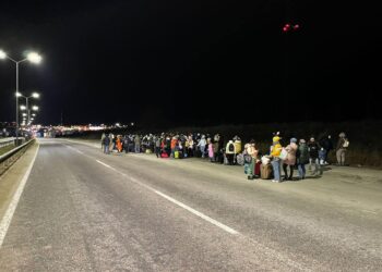 BM: Yüzbinlerce Ukraynalı komşu ülkelere geçiş yapıyor