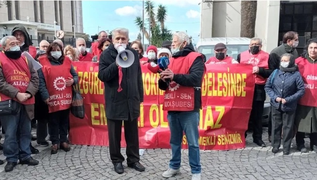 DİSK Emekli Sen kapatma kararını İzmir’de protesto etti