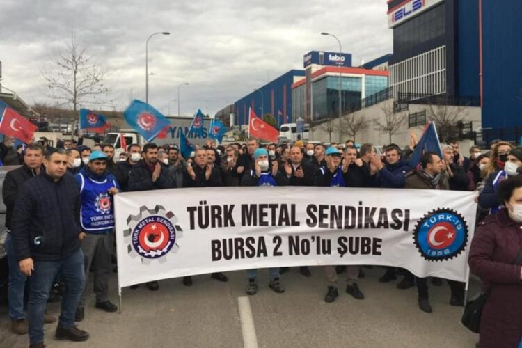 Profilsan’da 9 işçinin işten atılması üzerine Türk Metal Sendikası eyleme başladı
