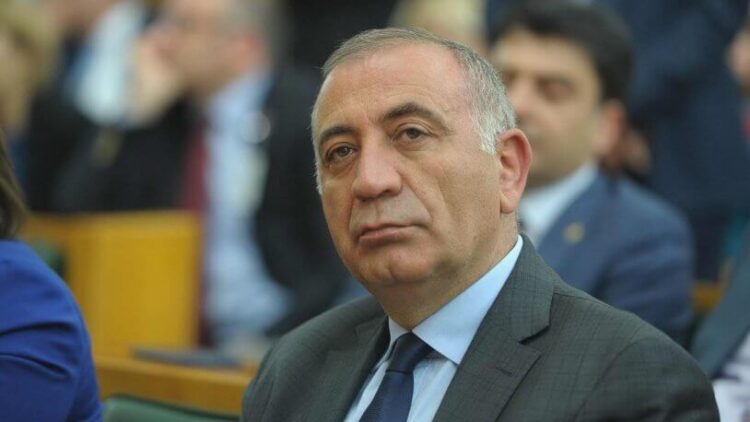 CHP’li Gürsel Tekin haber spikeri Mehtap Özkan ile evlendi