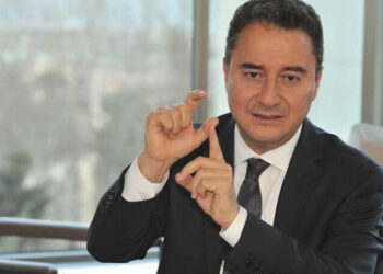 Ali Babacan SMS ile görevden almıştı: O ismin yeni partisi belli oldu!