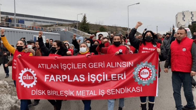 Farplas’ta işçiler ayakta: ‘Tekme tokat döverek bizi karakola aldılar’