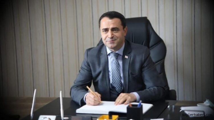 Yurttaşların eylem yaptığı ilçede AKP’li başkan istifa etti