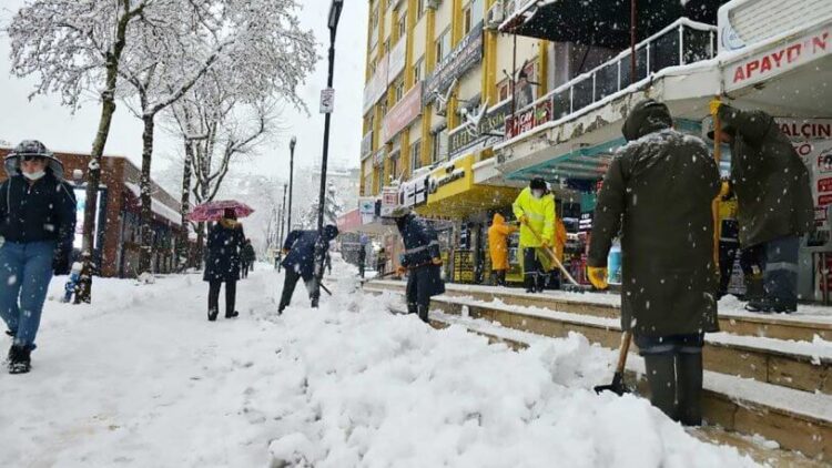Günlerdir elektriksiz olan Isparta’da yüz yüze eğitim kararı