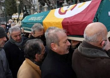 MHP’li Saffet Sancaklı tabut taşırken soyuldu