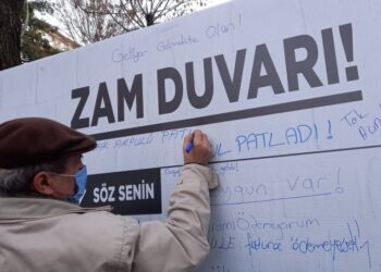 CHP, İstanbul’un 39 ilçe meydanına ‘zam duvarı’ açtı