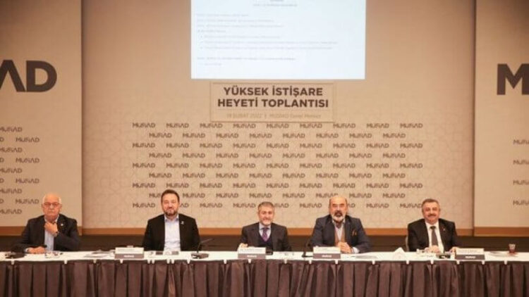 İşçiler sokakta direniyor, Bakan Nebati yine patronlarla birlikte