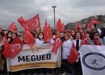 Güzellik uzmanlarından Üsküdar’da eylem