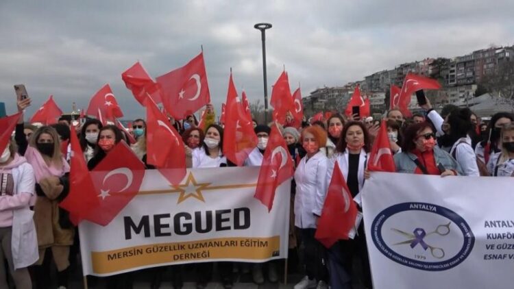 Güzellik uzmanlarından Üsküdar’da eylem