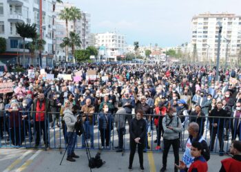 Mersin’de zamlara hayır mitingi: ‘Geçinemiyoruz, artık yeter’