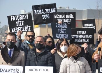 Zamlara karşı telefonlarını, hesap makinelerini yaktılar