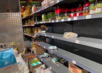 Halk panik içinde, market rafları boşaldı