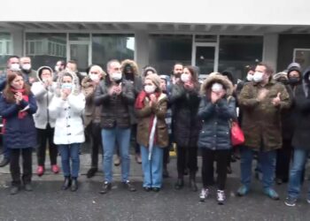 Digitürk çalışanlarından yüzde 17’lik maaş zammına alkışlı protesto